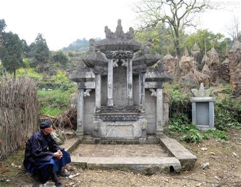 夢到去墓地|梦见墓地，梦见墓地好不好？梦见墓地什么预兆